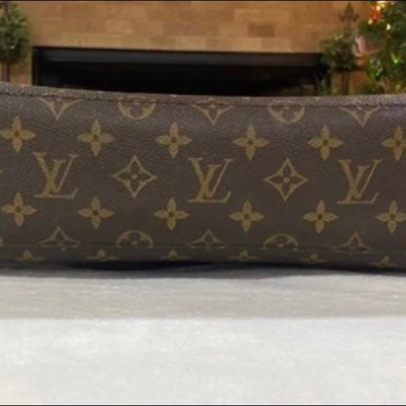 Authentic LOUIS VUITTON Executive Attaché Bag - Picture 3 of 12